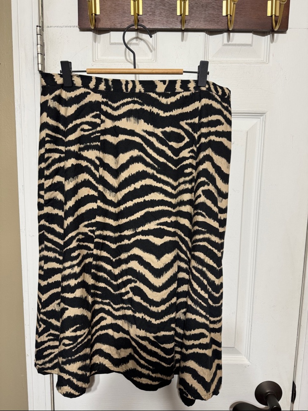 Gianni Bini Black and Cream Zebra-Print Midi Skirt Size 12 W 16” L 26”